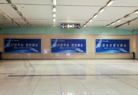 内蒙古呼和浩特高铁媒体呼和浩特东站出站通道顶端面南灯箱编号：BYGG-HHHT-022