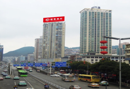 贵州贵阳市写字楼媒体延安西路与枣山路交叉十字路口盛世明珠大厦（市西路对面）楼顶大牌编号：ASCM-GY-003