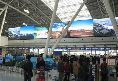 山东济南市机场媒体济南国际机场吊装在出发安检口上方LED编号：HMCM-JN-021