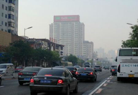 辽宁沈阳市写字楼媒体皇姑区黄河大街与昆山中路交汇处的外商大厦楼顶北向楼顶大牌编号：QSCM-SY-002