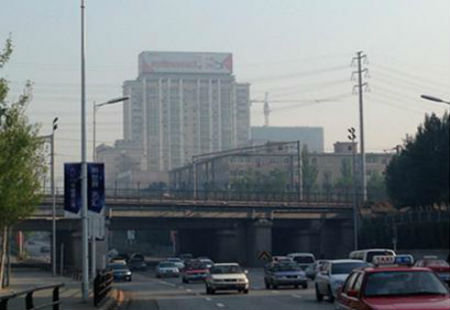 辽宁沈阳市写字楼媒体皇姑区黄河大街与昆山中路交汇处的外商大厦楼顶南向楼顶大牌编号：QSCM-SY-003