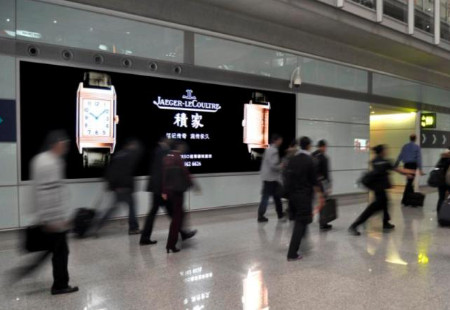 北京机场媒体出发&到达T3C-2层APM捷运站台灯箱编号：DGJC-BJ-001
