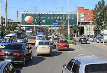 吉林长春市交通路网媒体东风大街安庆路交汇处三面翻编号:YXWH-CC-011