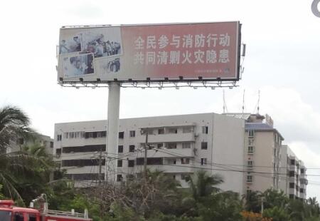 海南三亚市交通路网媒体 三亚机场路凤凰路与迎宾大道交界100米立柱编号：BYZT-SY-002