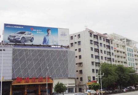 海南三亚市商场媒体三亚解放路与吉祥路交界楼顶楼顶大牌编号：BYZT-SY-006