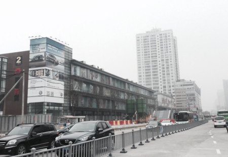 浙江宁波市商场媒体天一广场1号门银泰墙面看板编号：YJCM-NB-013