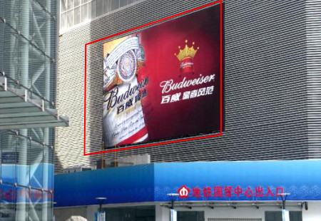 江苏南京市商场媒体南京中心前门广场旁B看板编号：GLCM-NJ-003
