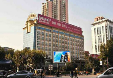 江苏南京市交通路网媒体珠江路与太平北路交汇处西北角数码广场LED编号：GLCM-NJ-001