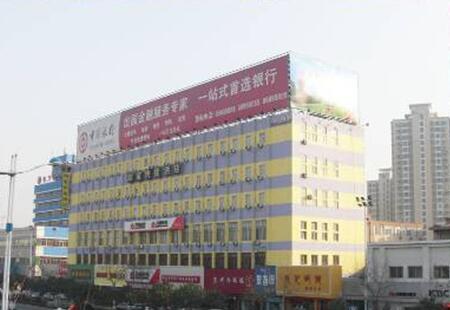 山东济南市商场媒体经十路华联商场对面楼顶大牌编号：MBGG-JN-011