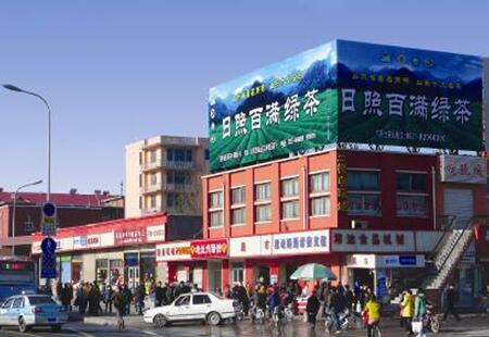 山东济南市商场媒体济南长途汽车总站（南区）进出站口楼顶大牌编号：MBGG-JN-013