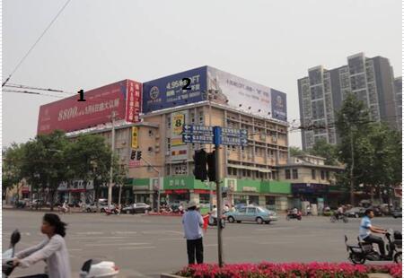 山东济南市商场媒体泺源大街历山路口东南角楼顶大牌编号：MBGG-JN-014