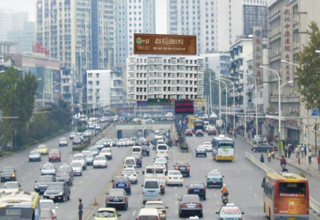 湖北武汉市商场媒体解放大道大润发超市旁楼顶大牌编号：DTGG-WH-002