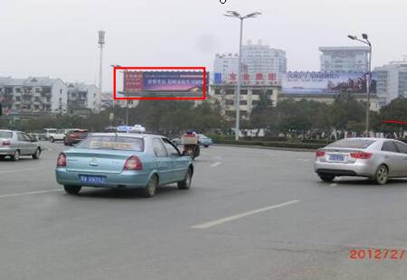 湖北武汉市商场媒体光谷转盘宝业建工楼顶右侧楼顶大牌编号:ZCCM-WH-009