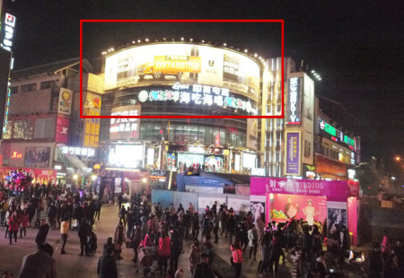 湖南长沙市商场媒体黄兴南路步行街中心广场西南角苏宁楼顶三面翻编号：DSXY-CS-010