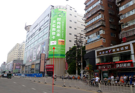 江西南昌市交通路网媒体南昌市象山南路路和中山路交界路口墙体大牌编号：DXGG-NC-015