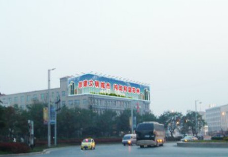 河南郑州市交通路网媒体新郑机场迎宾大道与四港联动大道交汇处三面翻编号：LSQY-ZZ-007