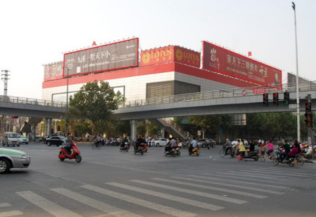 河南郑州市商场媒体紫荆山路商城路西北角（卜蜂莲花商场楼顶）三面翻编号：LSQY-ZZ-019