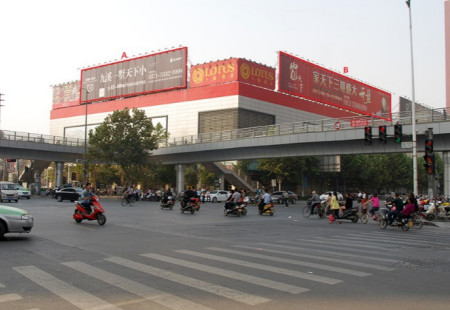 河南郑州市商场媒体紫荆山路商城路西北角（卜蜂莲花商场楼顶）看板编号：LSQY-ZZ-020