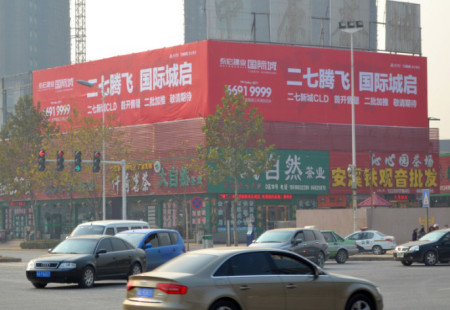 河南郑州市交通路网媒体紫荆山路与航海路西南角看板编号：LSQY-ZZ-041