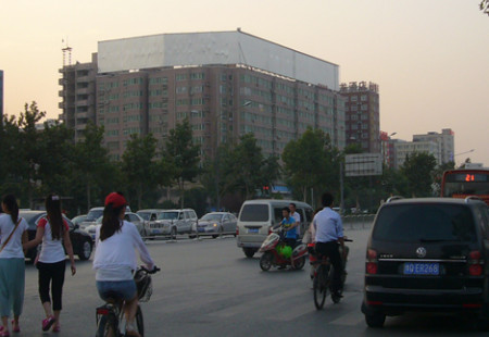 河南郑州市交通路网媒体花园北路天荣汽配城斜对面三面翻编号：LSQY-ZZ-013