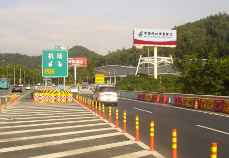 广东深圳市机场高速媒体广深高速机场入口收费站立柱编号：BYL-SZ-003