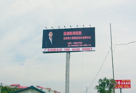 黑龙江高速媒体京哈高速学府东路出口G1京哈高速路口附近立柱编号：LYGG-HEB-012