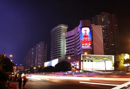 广东深圳市商场媒体深圳市福田区深南中路与华强北路交汇处LED编号:HXZG-SZ-019