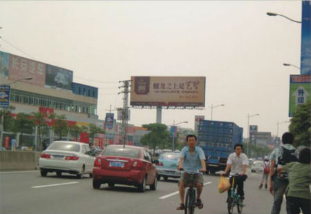 广东东莞市交通路网媒体莞樟路与东部快线交汇口东北方向立柱编号：DXGG-DG-010