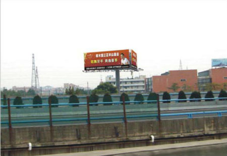 广东高速媒体莞深高速塘龙西路立交处(K2+400)立柱编号：DXGG-DG-045