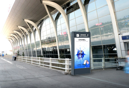 宁夏银川市机场媒体出发1、2号门外灯箱编号：XBJC-YC-008