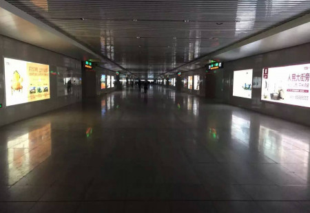 辽宁沈阳市高铁媒体长春站灯箱编号：SDYX-SY-005