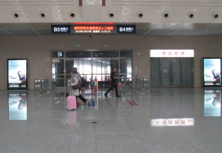 黑龙江哈尔滨市高铁媒体哈尔滨西站候车室灯箱编号：SDYX-HEB-015
