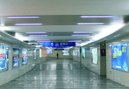 福建福州市高铁媒体福州南站南地下通道灯箱编号：MTCM-FZ-013