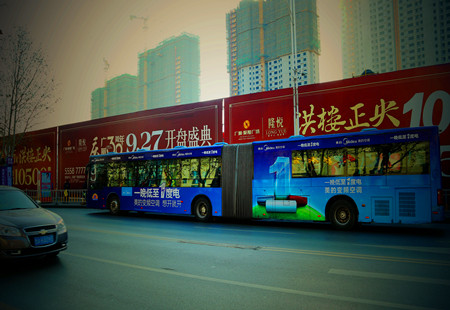 山东济南市公交媒体济南市城区（六区）超长长巴士车身广告编号:SFCB-JN-002