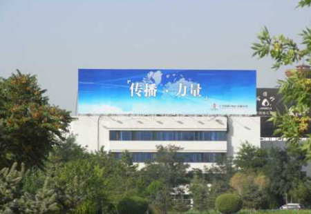 宁夏银川市机场媒体安检办公楼顶机场大牌编号：GCCM-YC-027