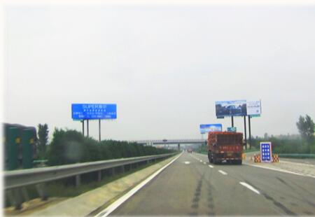 陕西高速媒体榆靖高速横山互通区路东立柱编号：SEPP-YL-016