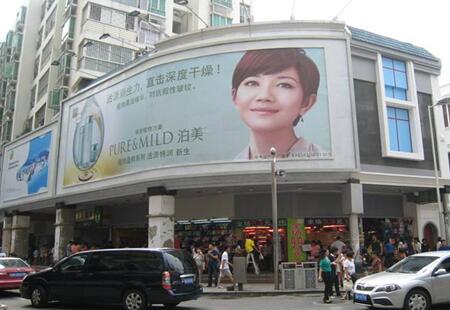 广东深圳市商场媒体东门步行街地铁口八达商城墙面D看板编号：GSGG-SZ-003