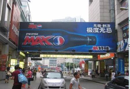 广东深圳市商场媒体东门地铁口天桥看板编号：GSGG-SZ-004