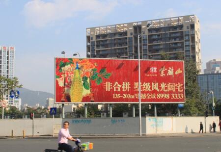广东深圳市交通路网媒体侨香路与香梅路交汇处看板编号：QX-1