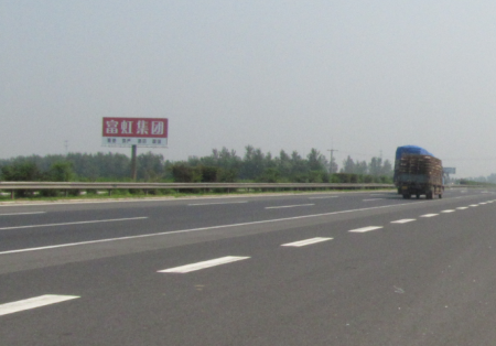 辽宁高速媒体京沈高速沈阳段601km辽中服务区立柱编号：RZAD-SY-005