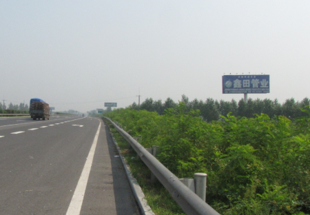 辽宁高速媒体京沈高速沈阳段601km辽中服务区立柱编号：RZAD-SY-004