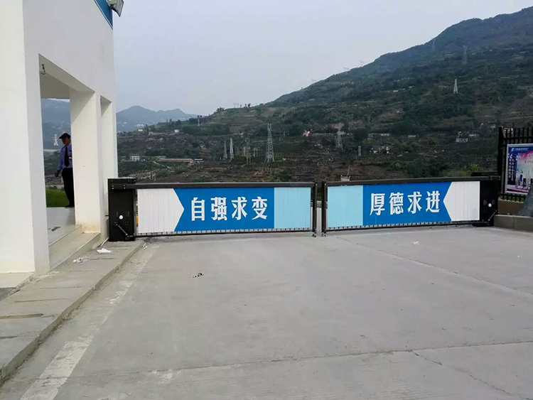 重庆广告道闸工程案列