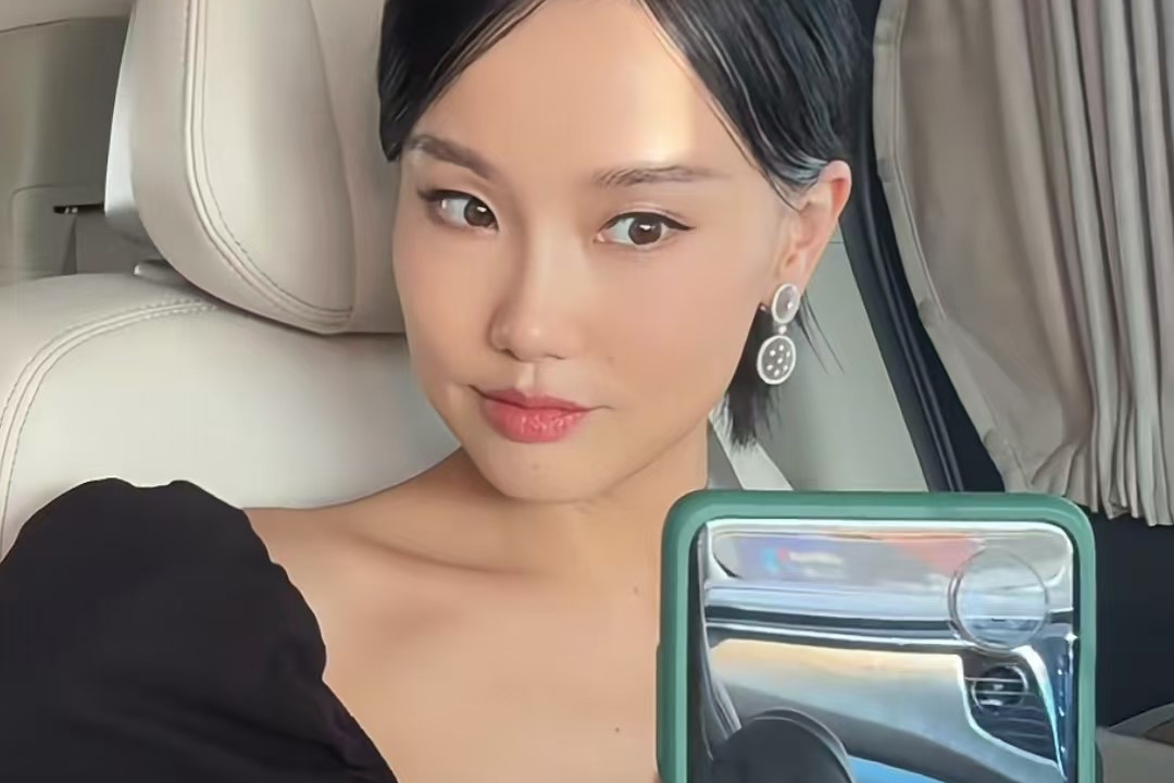 【商务.小红书】黄龄 X 荣耀Magic V Flip2折叠屏