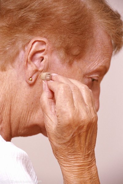 老年听力损失的四个时期