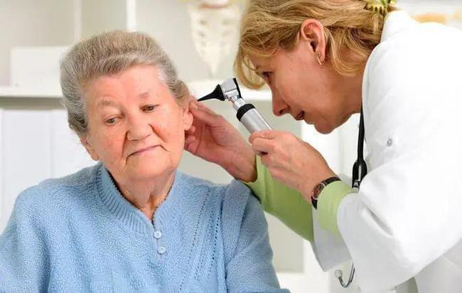 助听器可延缓老年痴呆75% 白内障手术延缓50%！